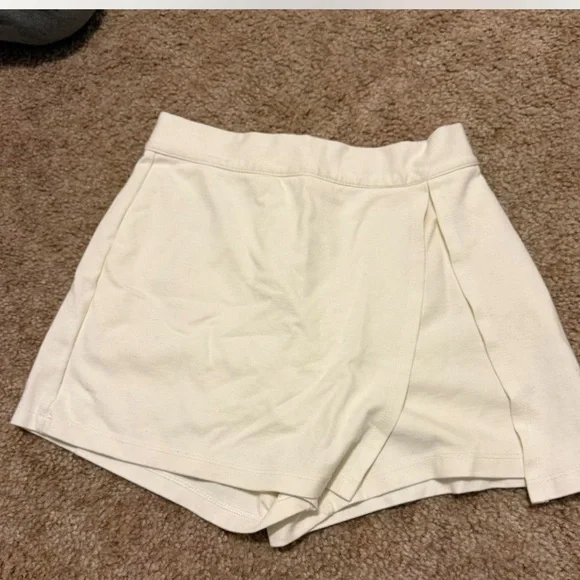 Altar’d State White Skort – Size Small - Picture 2 of 3